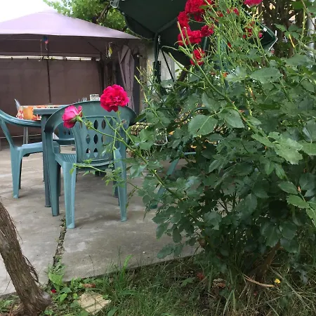 Holiday home къща джулия