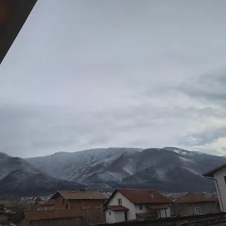 Holiday home къща джулия *