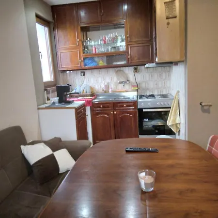 Holiday home къща джулия *